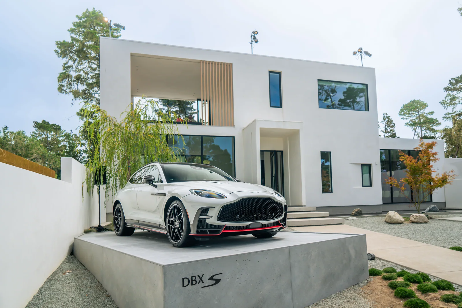 DBX in the Garden, Aston Martin Vanquish Volante