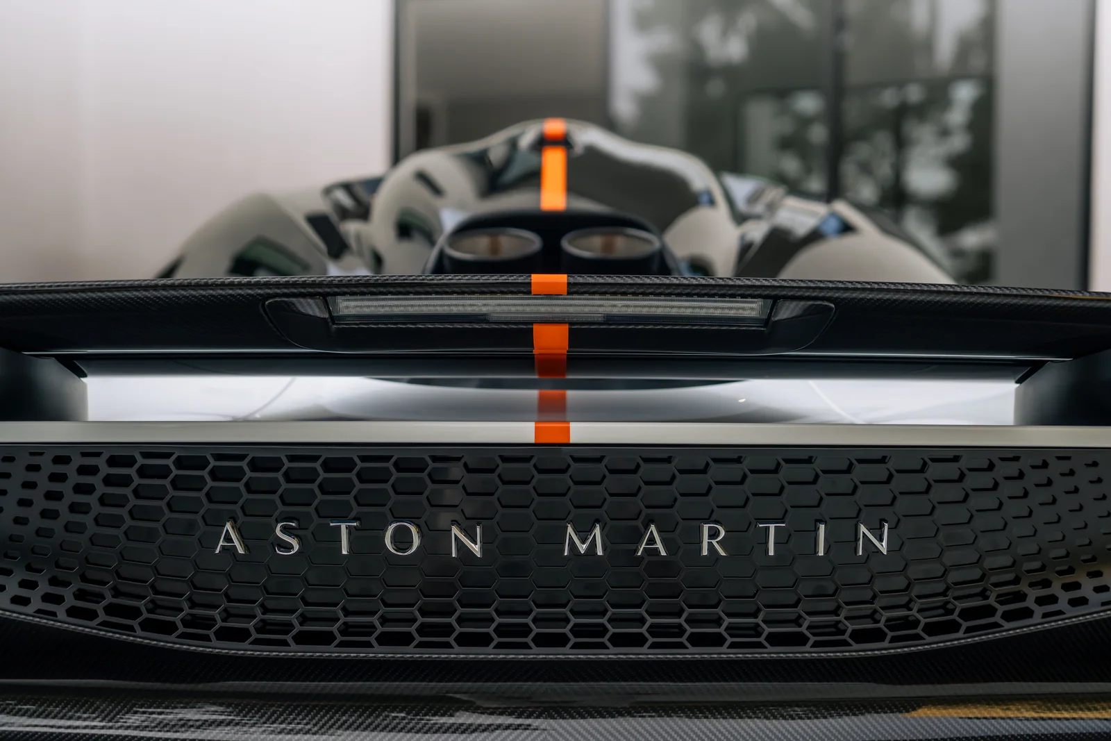 Aston Martin in Light, Aston Martin Vanquish Volante