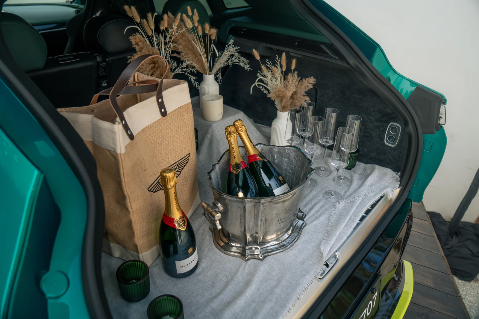 Picnic in the Trunk, Aston Martin Vanquish Volante