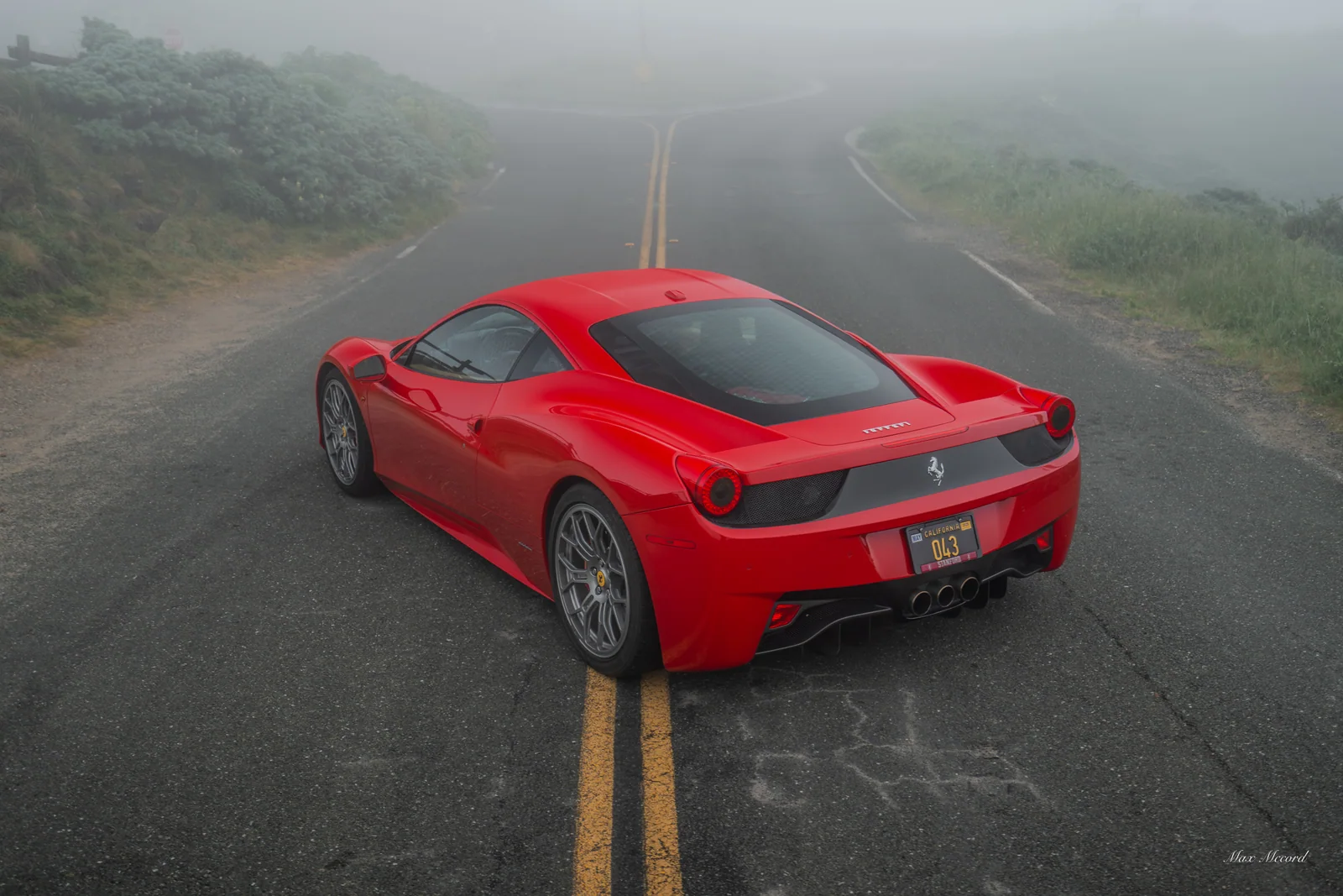 Twin Lines in the Fog, Ferrari 458