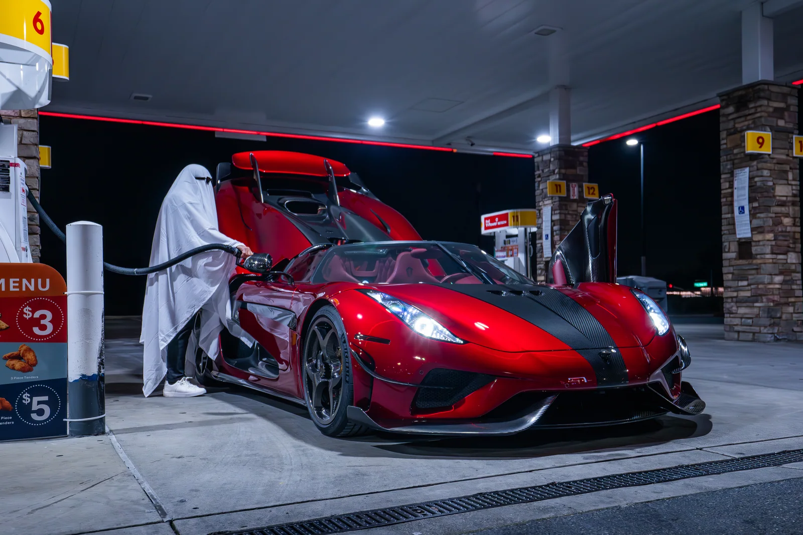 Late-Night Fill-Up, Koenigsegg Regera