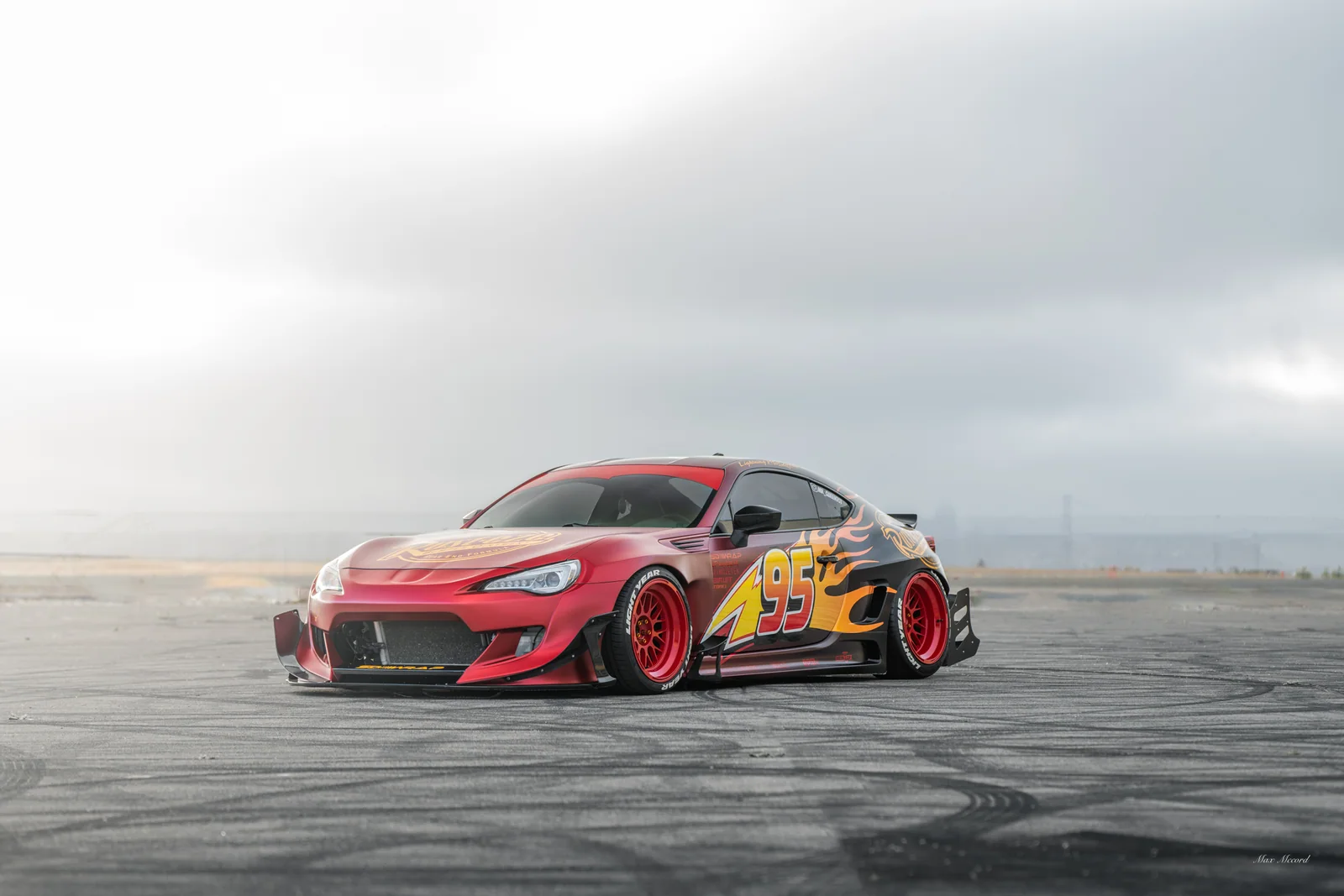 Small on the Apron, Lightning McQueen BRZ