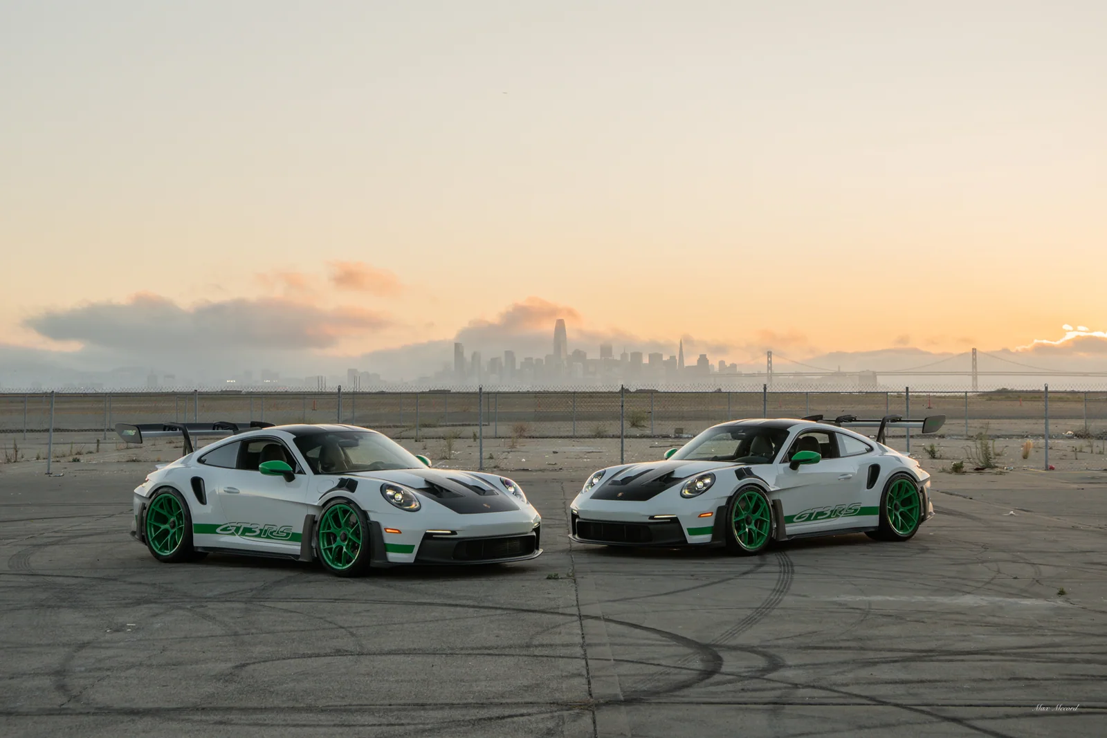 City Behind, Porsche 911 GT3 RS pair