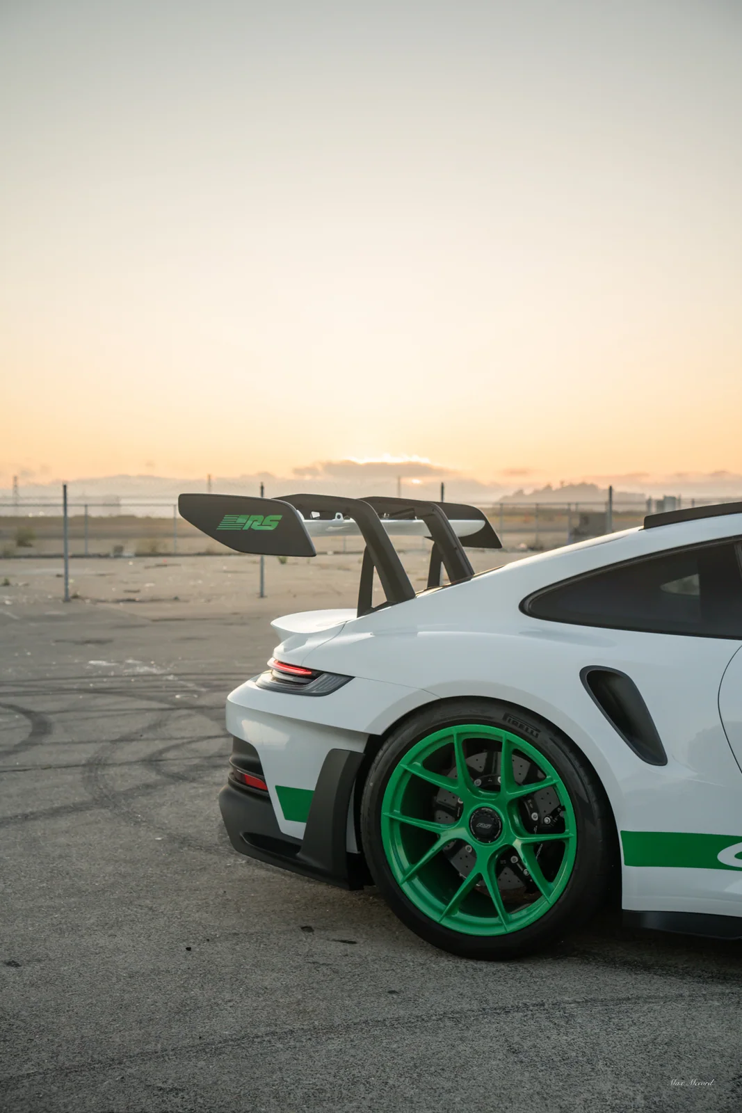 Fender at Dusk, Porsche 911 GT3 RS pair