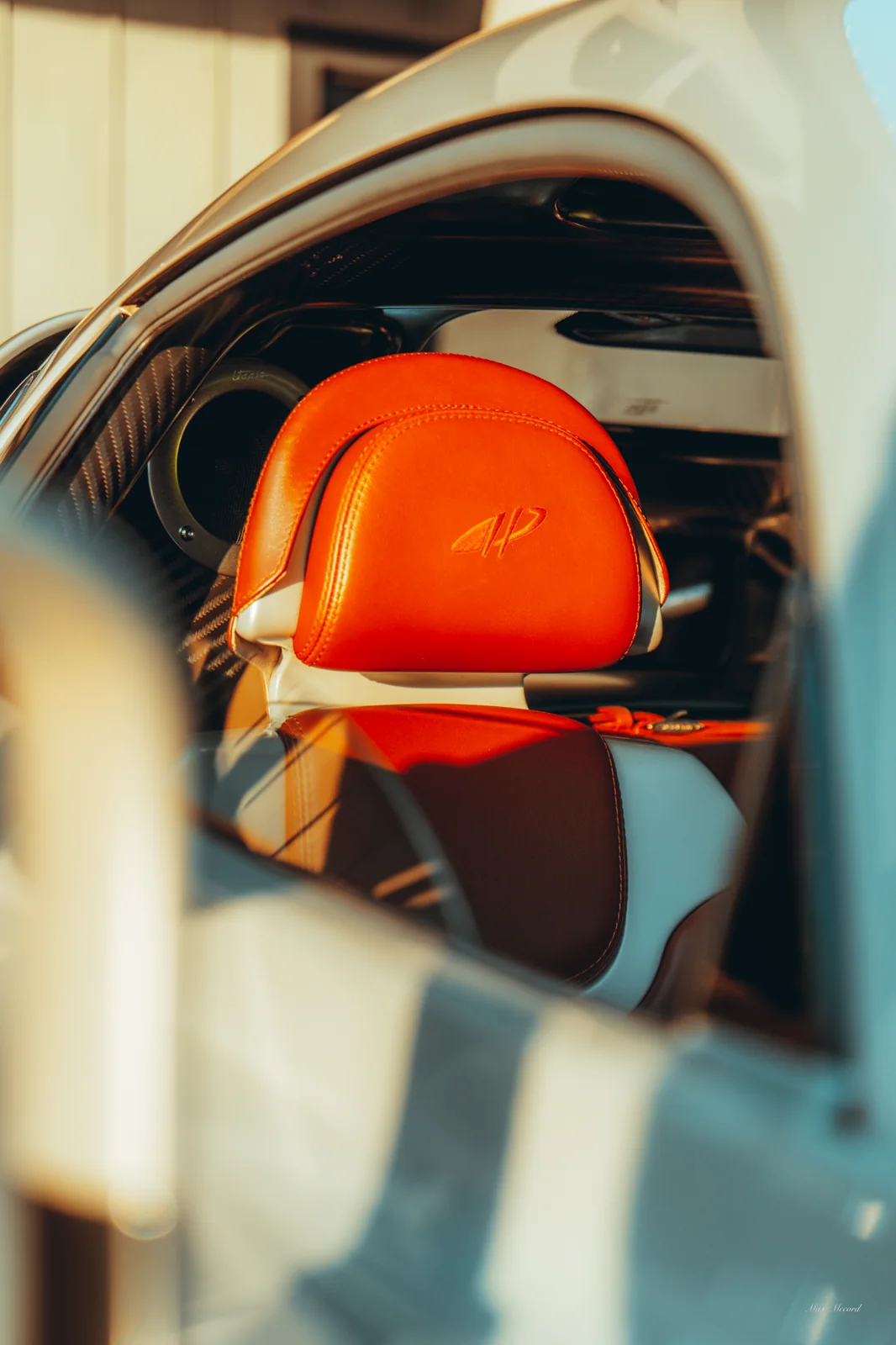 Orange Throne, Pagani Utopia