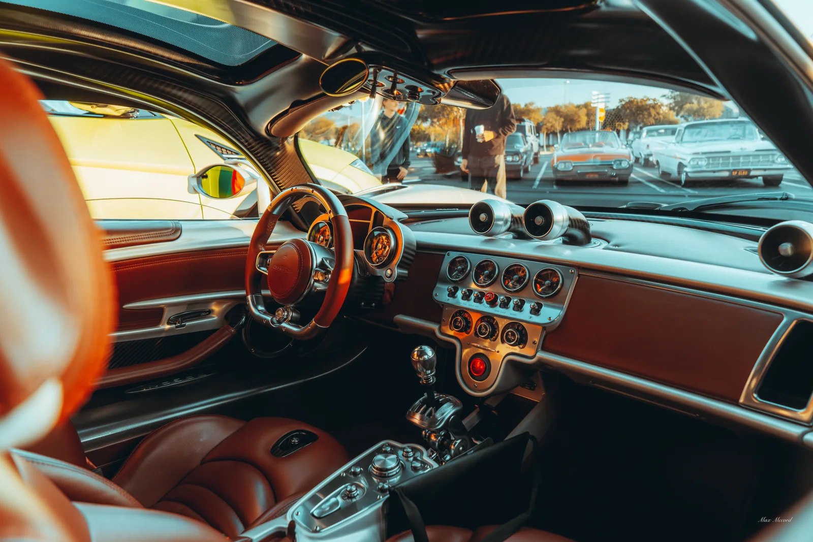 Analog Cockpit, Pagani Utopia